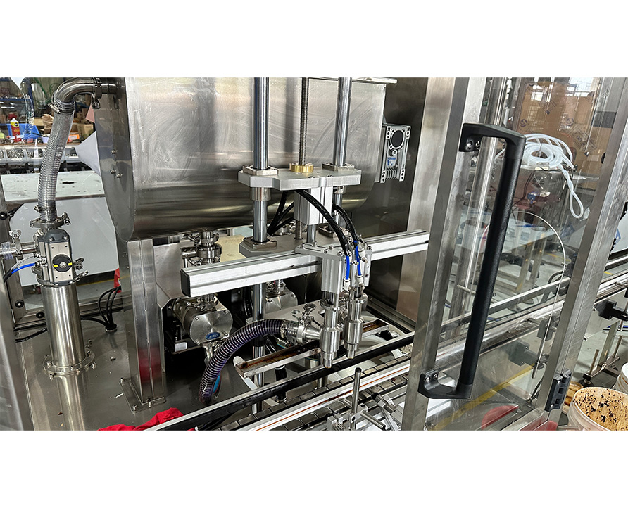 Máquina llenadora automática de bomba rotativa de doble cabezal para pastas, salsas, cremas y ghee.